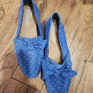 NEW without Tags TOMS Blue Polka Dot Knot-Front Slip-On Flats